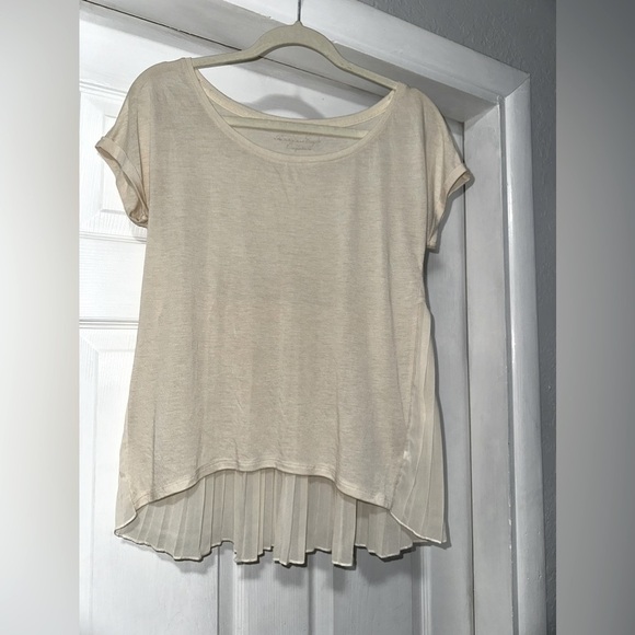 American Eagle Happy Hour Short Sleeve Top w/ Pleated Lower Back - Picture 2 of 8